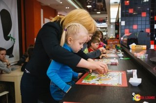 Семейный турнир по собиранию пазлов в ресторане Panda Lounge на Фрунзе, Томск, фото
