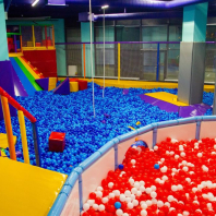 Monkey Park, "Манки Парк", детский развлекательный центр с высоким скалодромом, батутами, лабиринтами и нерфом в Марьино, Москва