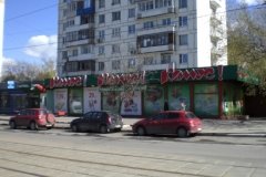 "Комус" у метро "Перово"