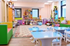 "Академическая гимназия" у метро "Фили"