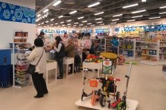 "Детмарт" рядом со станцией метро "Улица Академика Янгеля"
