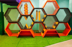 Monkey Park, "Манки Парк", детский развлекательный центр с высоким скалодромом, батутами, лабиринтами и нерфом в Марьино, Москва