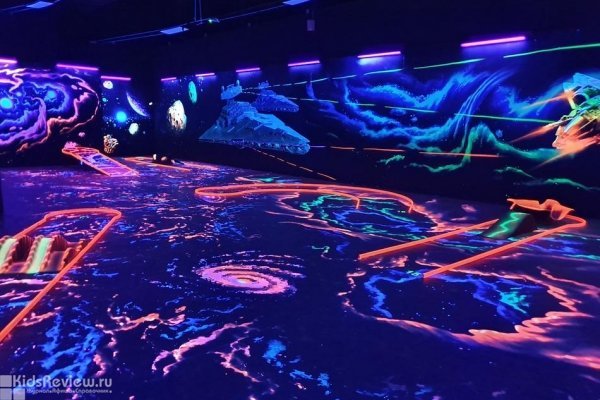 Neon Golf, 3D мини-гольф в неоновом свете в ТРЦ "Ривьера", Москва