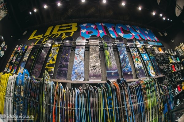 Boardriders, магазин сноубордов, скейтбордов и аксессуаров в ТЦ "Авиапарк", Москва