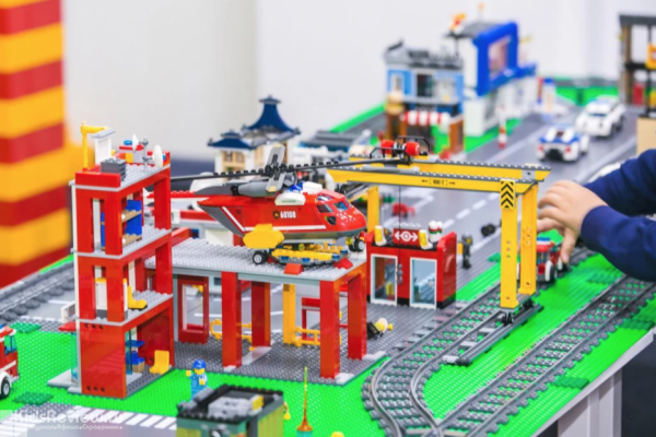 "Легород", детская игровая комната с конструктором Lego в ТРЦ "Океания", Москва