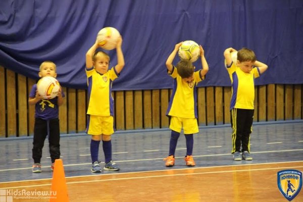 "Юниор", школа футбола на проспекте Мира для детей 3-13 лет, Омск
