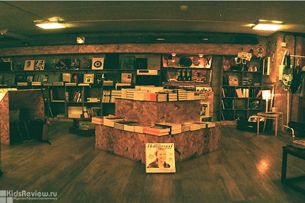 "Гоголь books", книжный магазин в фойе "Гоголь-центра", Москва