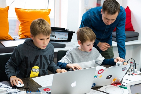 Cyber Class, городской лагерь для детей от 5 до 14 лет на "Полежаевской", "Братиславской" и "Молодёжной" в Москве, Россия