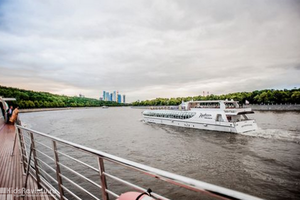 "Флотилия Radisson Royal", круглогодичные круизы по Москве-реке