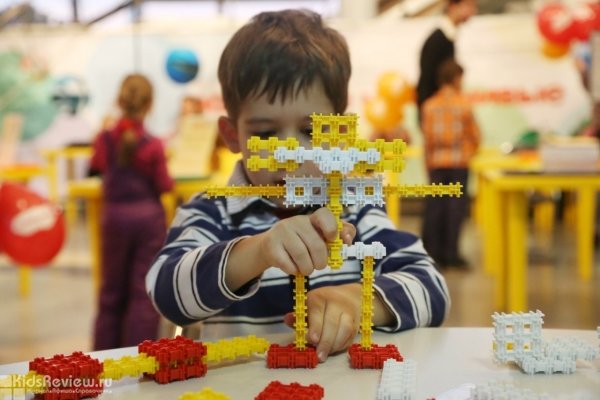 "Конструктор Фанкластик", производитель модульного пластикового конструктора для детей от 6 лет, Москва