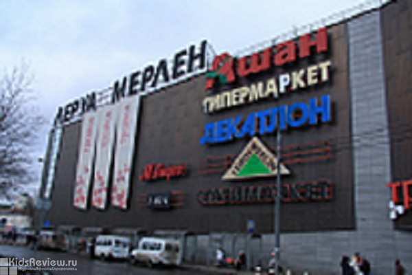 "Тройка", торговый центр у м. "Красносельская", Москва