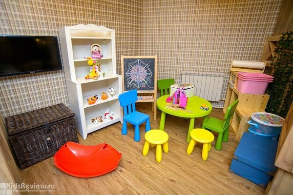 "Дача", ресторан домашней кухни с детской комнатой в мультицентре "Арлекин", Хабаровск