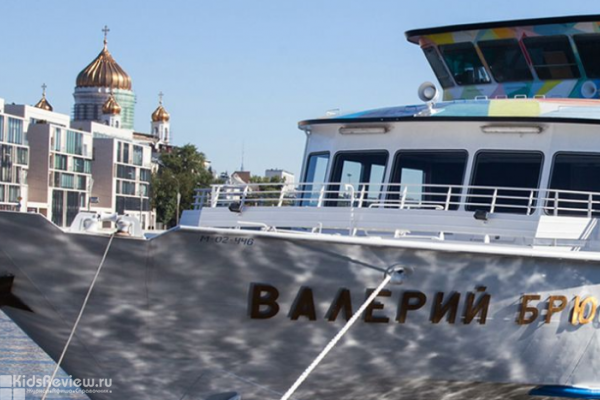 "Корабль Брюсов", ТРЦ на корабле на Крымской набережной, Москва