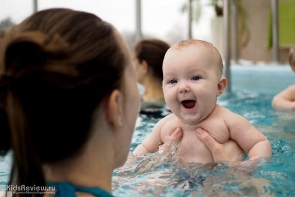 Школа раннего плавания для детей от 6 недель при Академии Александра Островского в Химках, Москва