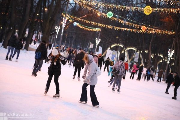 "Гигант", открытый бесплатный ледовый каток в Сокольниках, Москва