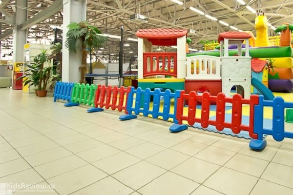 "Волна", торгово-развлекательный центр с детской площадкой в Ленинском районе, Томск