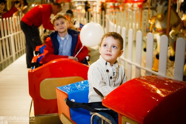 "Мир Hamleys", крупнейший в мире магазин игрушек, Москва, закрыт